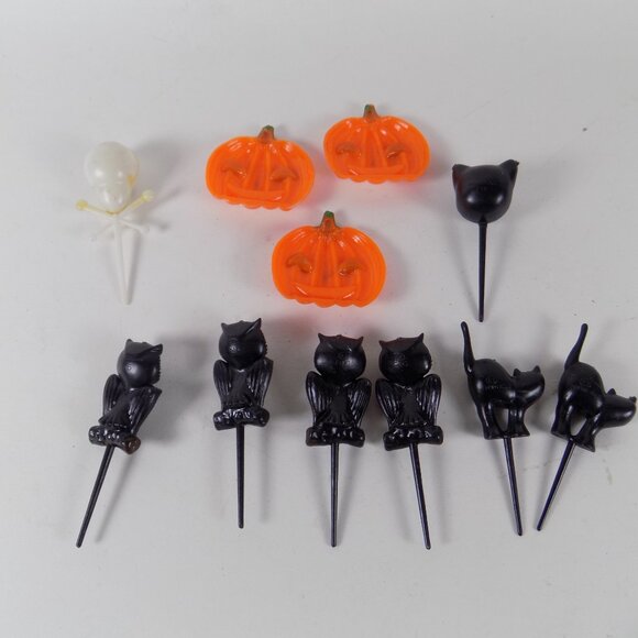 Vintage Plastic Cupcake Picks and Decorations Halloween Pumpkins Cat Skeleton - Picture 2 of 2